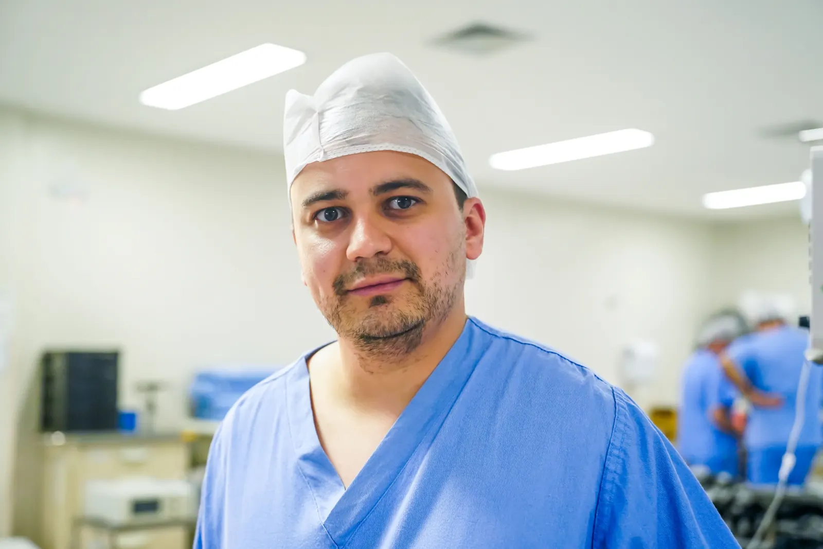 Retrato de médico em centro cirúrgico, fotografia institucional para a MEDhCIR