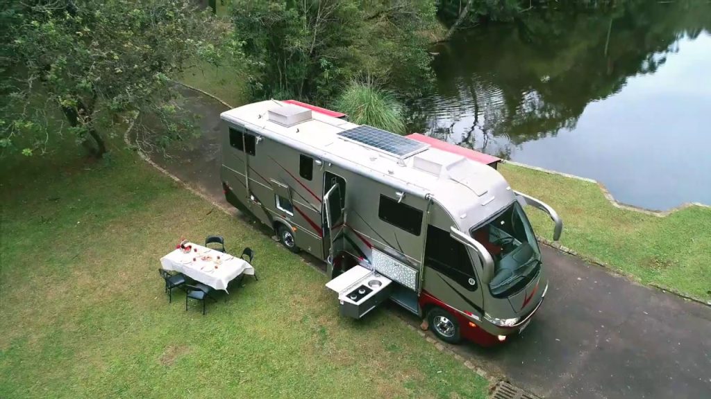 Vídeo do projeto da Avanti Home, o Motorhome Smiles, sonho sobre rodas com design de Andrea Weigert
